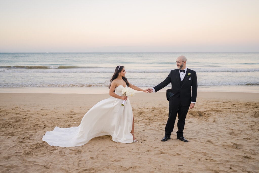 fotografia de bodas en playa de isla verde beach wedding photography