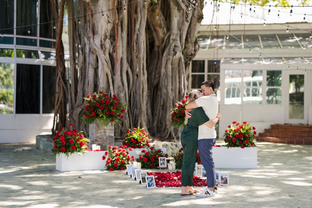 romantic proposal photography ideas red roses at the banyan tree fairmont el san juan hotel