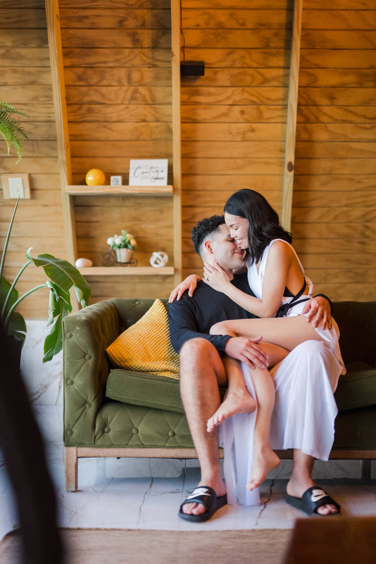 las-marias-airbnb-engagement-anniversary-honeymoon-photography-intimate-romantic-006.jpg