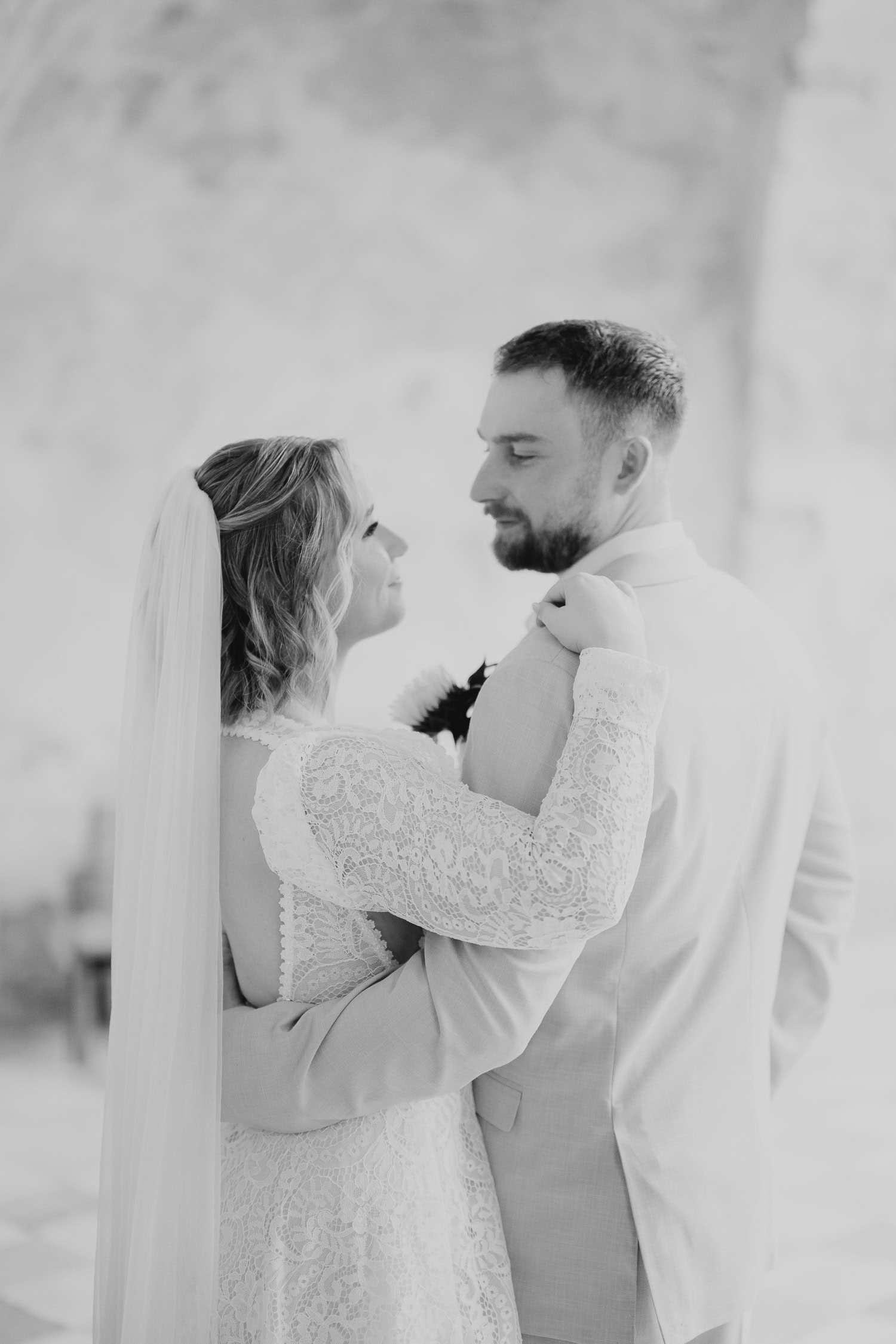 black and white newlywed photography shots of the couple in Castillo San Cristobal Puerto Rico