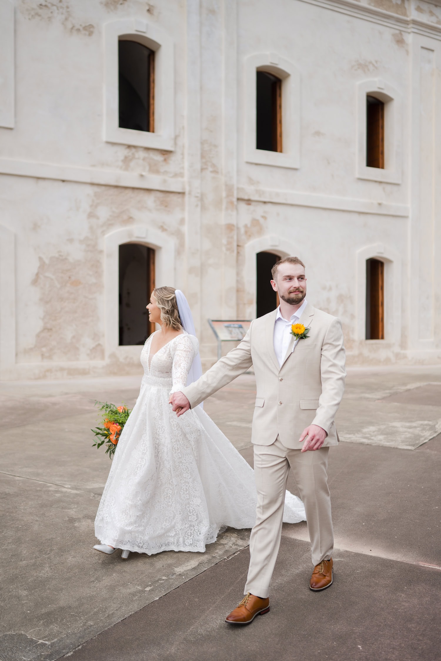 newlywed photography shots of the couple in Castillo San Cristobal Puerto Rico