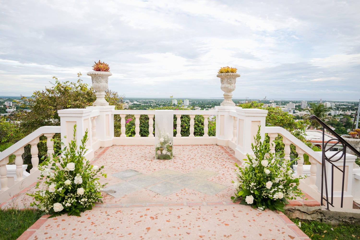 fotografia de micro boda en hotel ponce plaza y castillo serralles de ponce, puerto rico