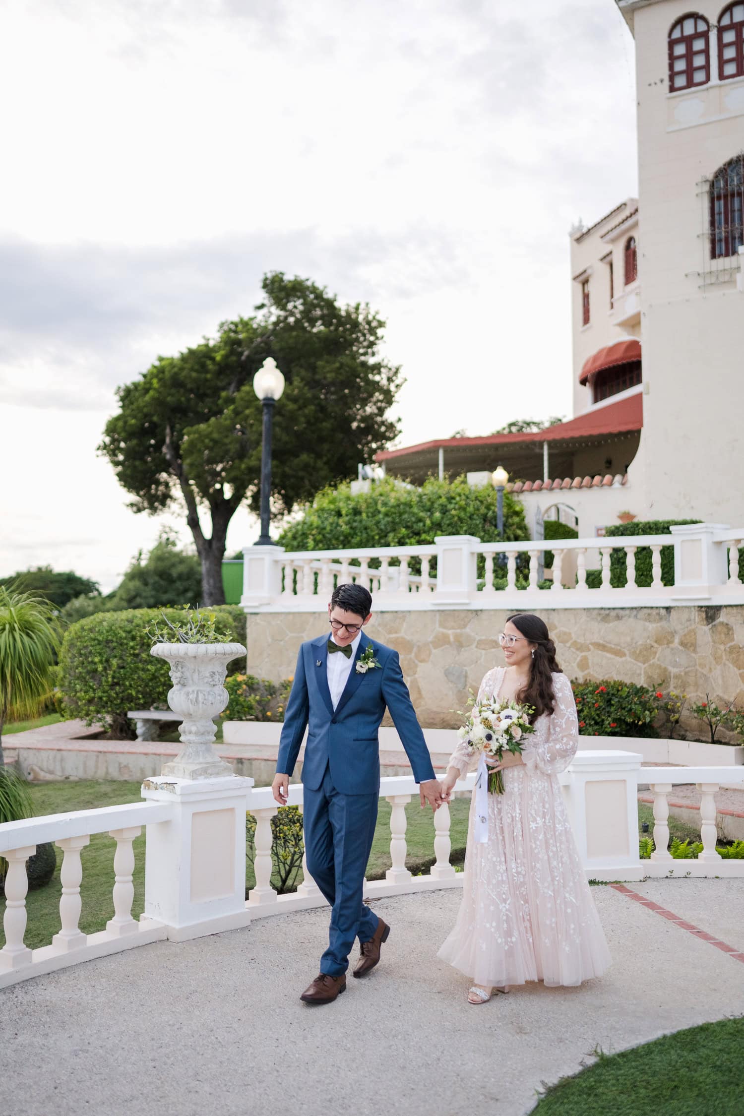 fotografia de micro boda en hotel ponce plaza y castillo serralles de ponce, puerto rico