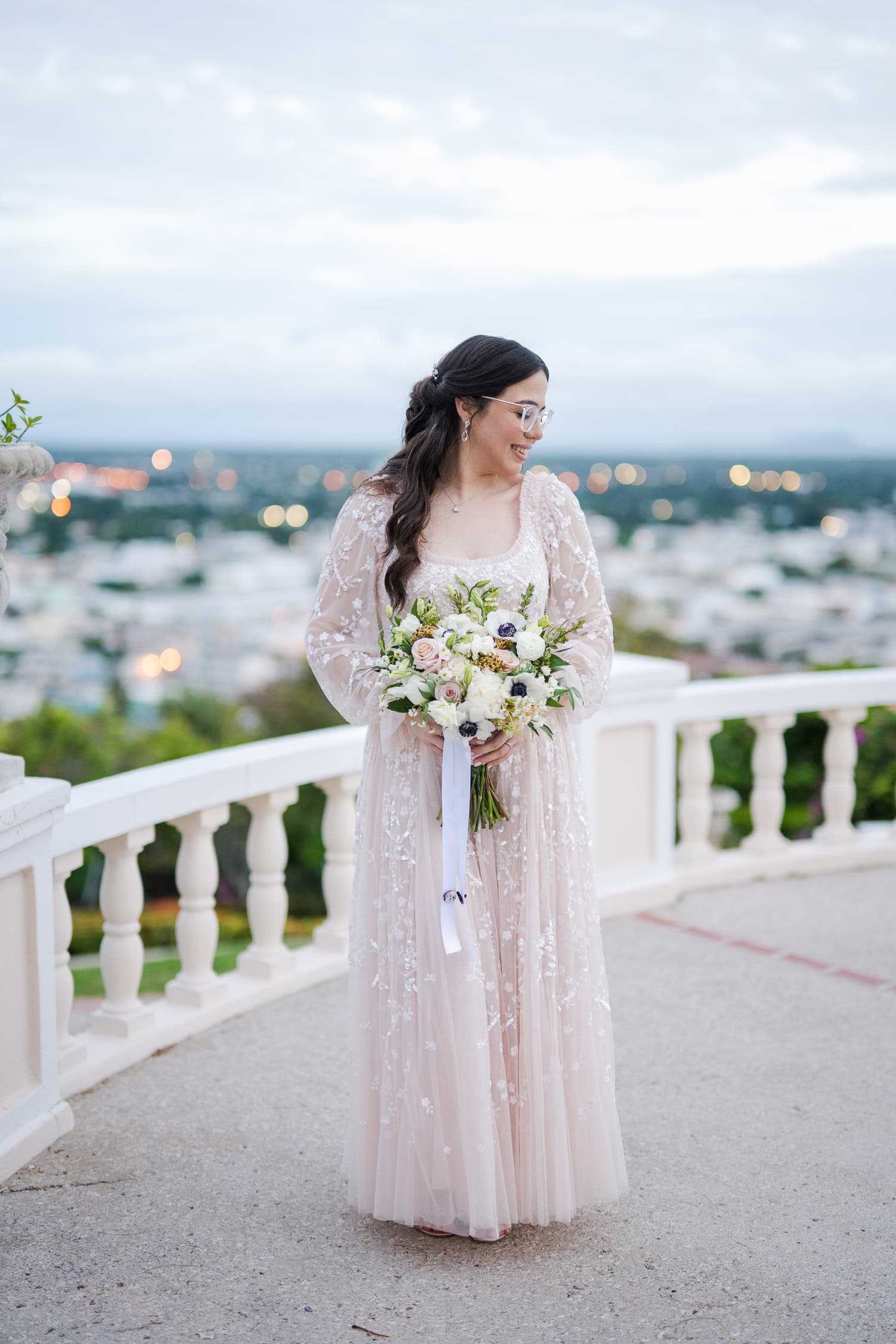 fotografia de micro boda en hotel ponce plaza y castillo serralles de ponce, puerto rico