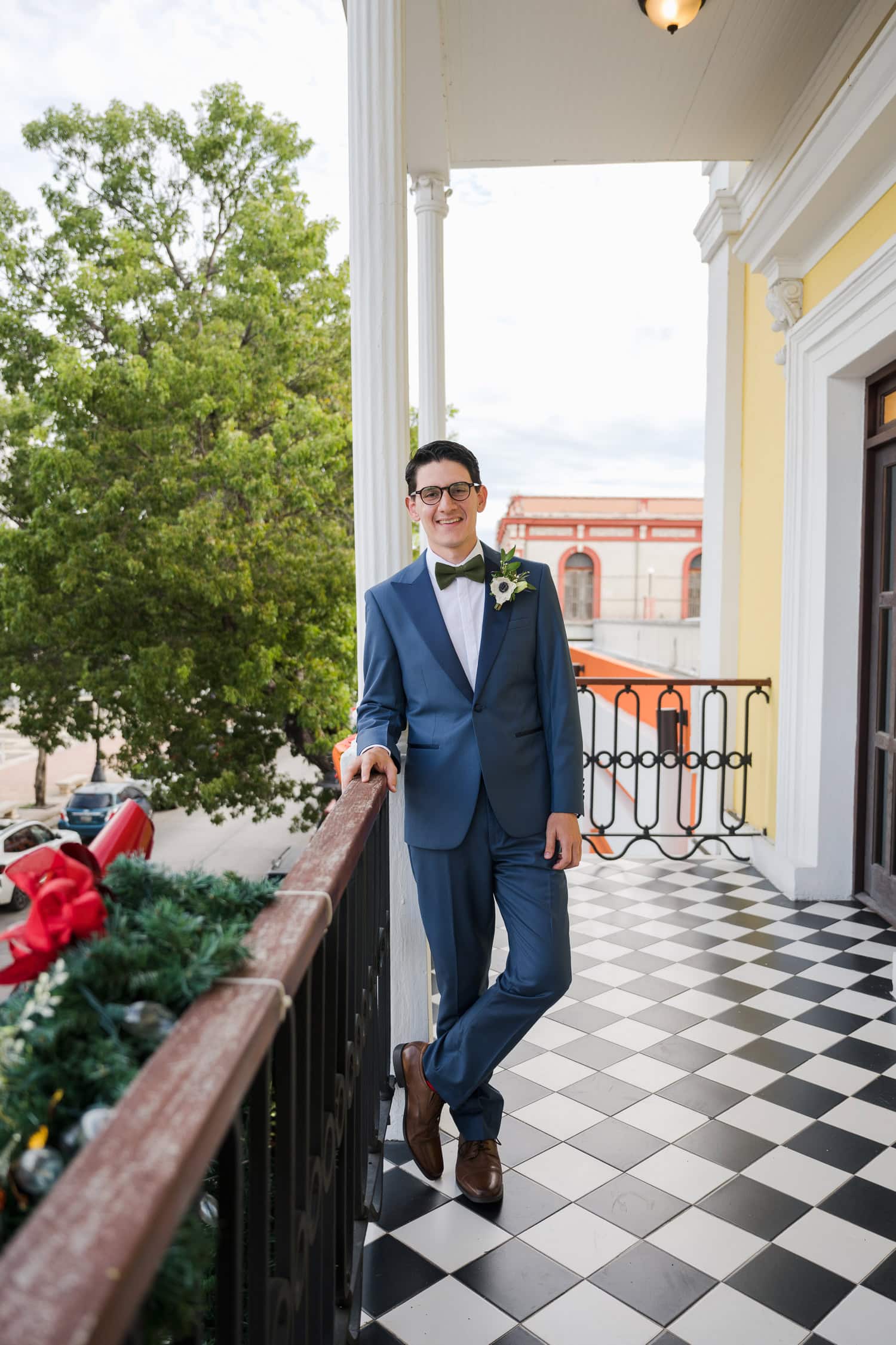 fotografia de micro boda en hotel ponce plaza y castillo serralles de ponce, puerto rico