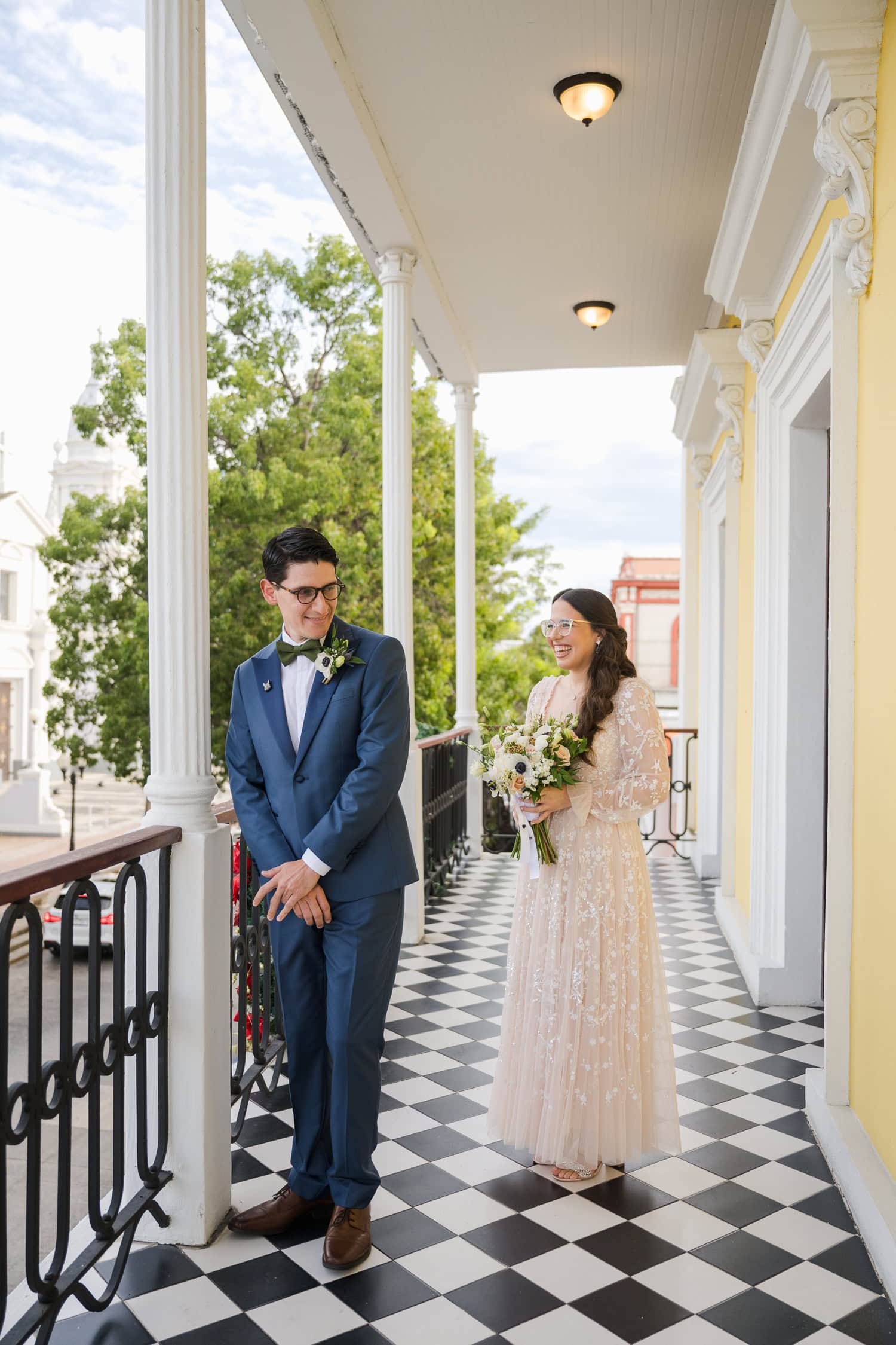 fotografia de micro boda en hotel ponce plaza y castillo serralles de ponce, puerto rico