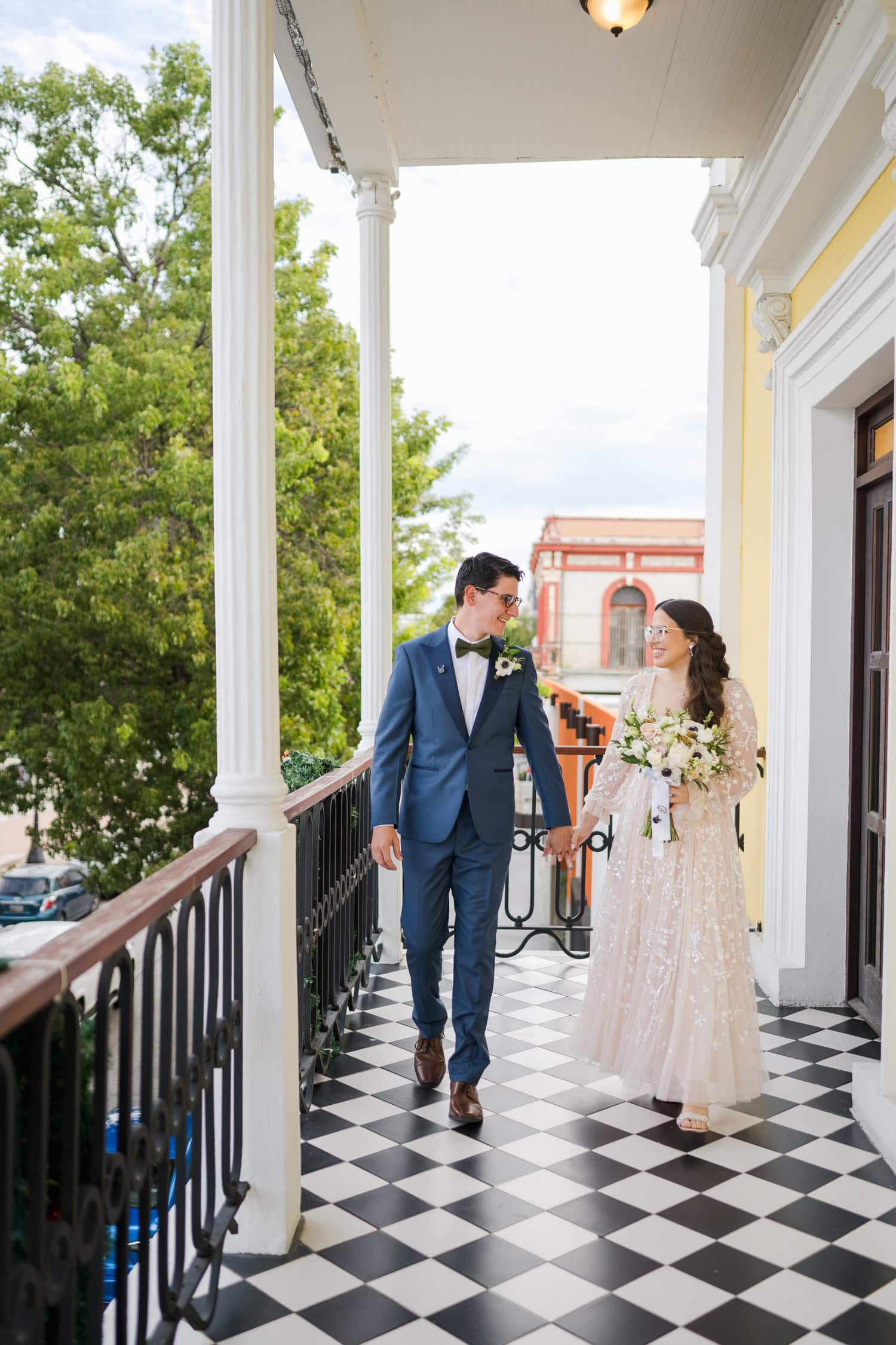 fotografia de micro boda en hotel ponce plaza y castillo serralles de ponce, puerto rico