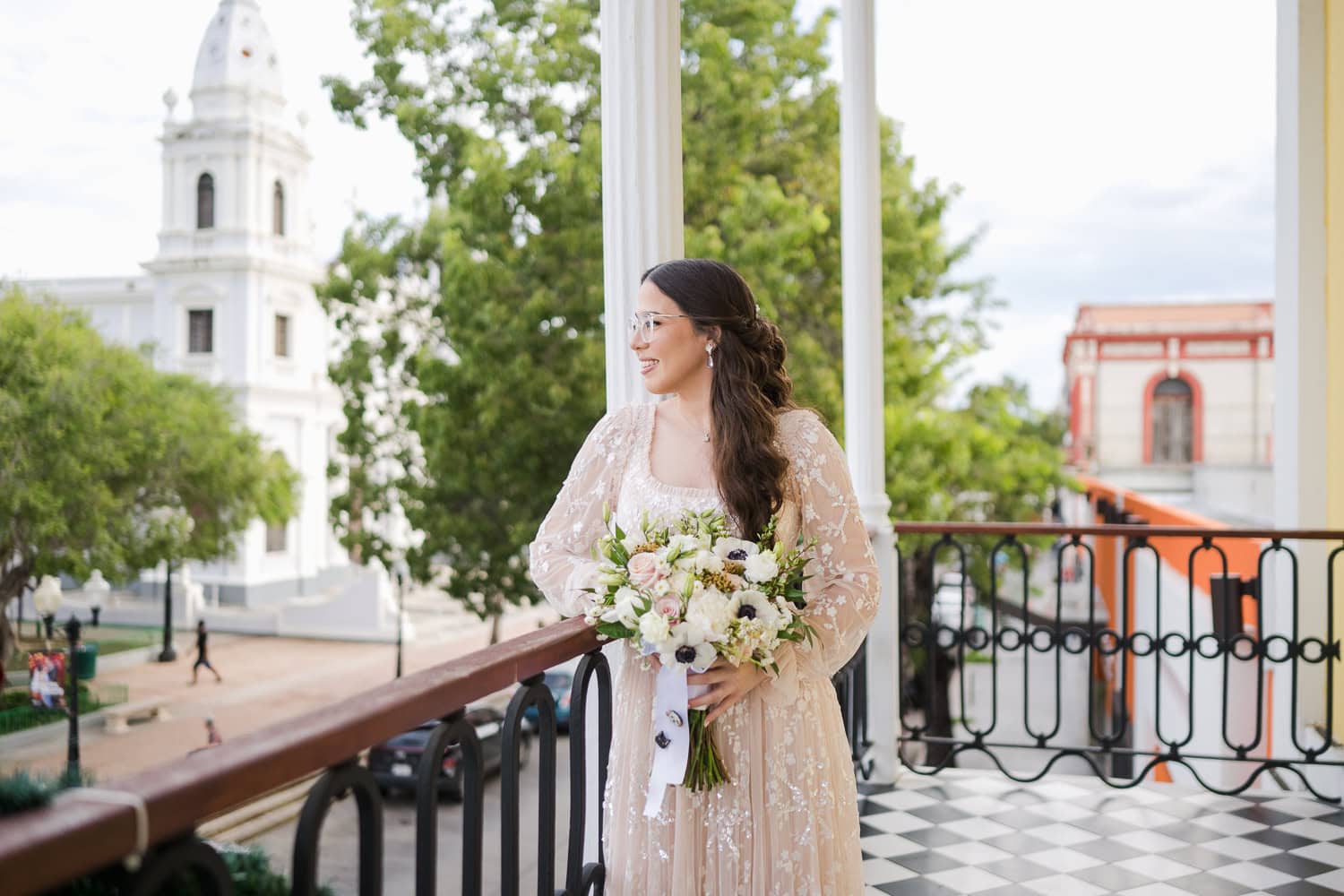 fotografia de micro boda en hotel ponce plaza y castillo serralles de ponce, puerto rico