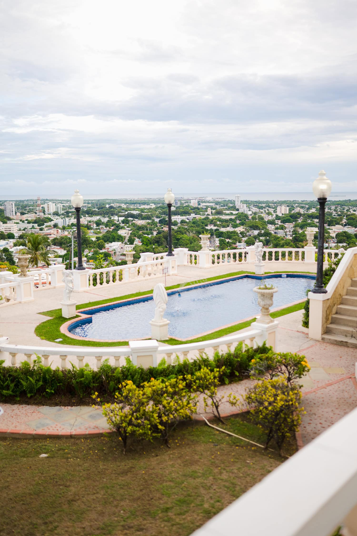 fotografia de micro boda en hotel ponce plaza y castillo serralles de ponce, puerto rico