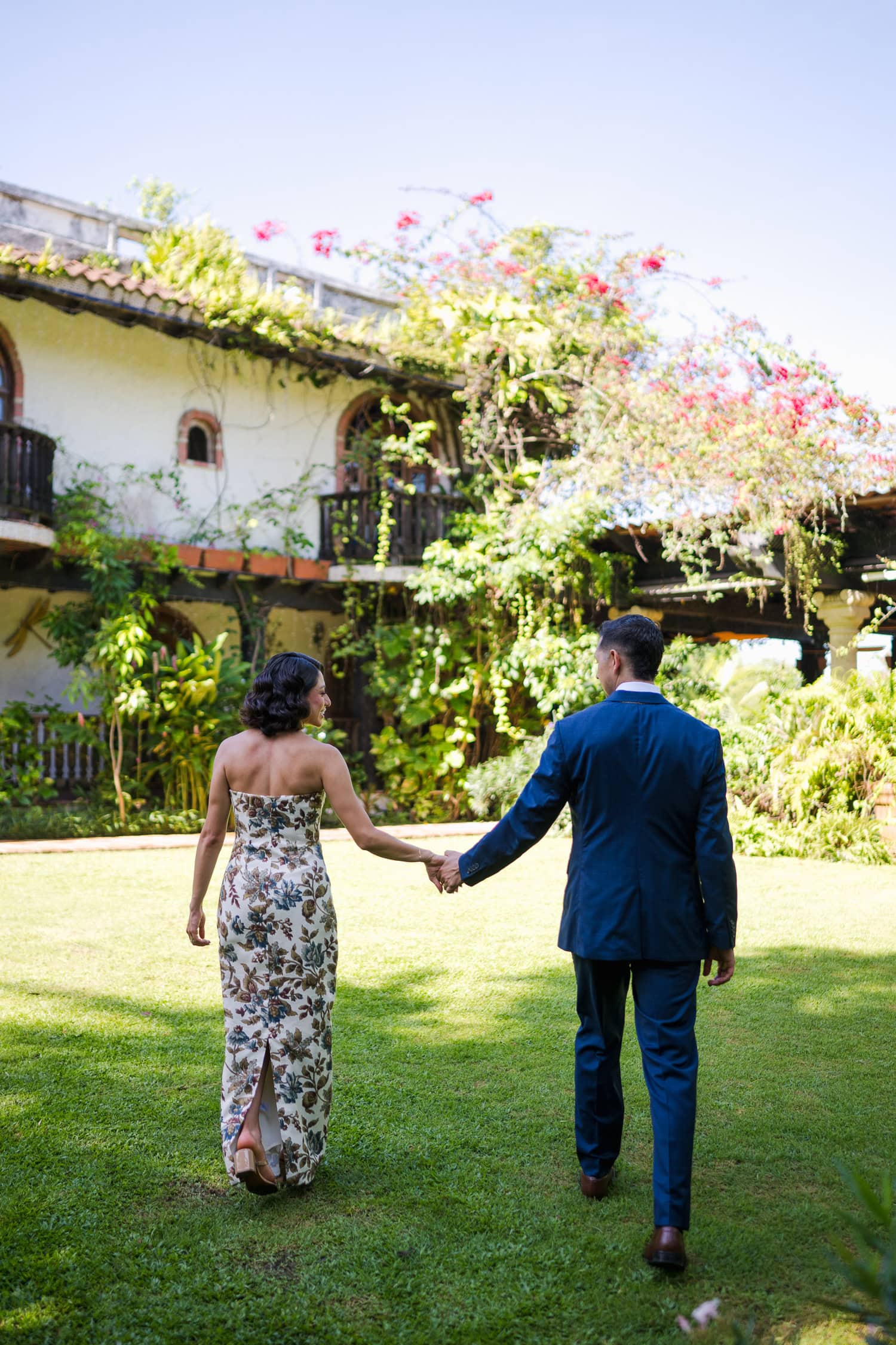 Newlywed photoshoot at Hacienda Siesta Alegre with lush gardens by Puerto Rico wedding photographer