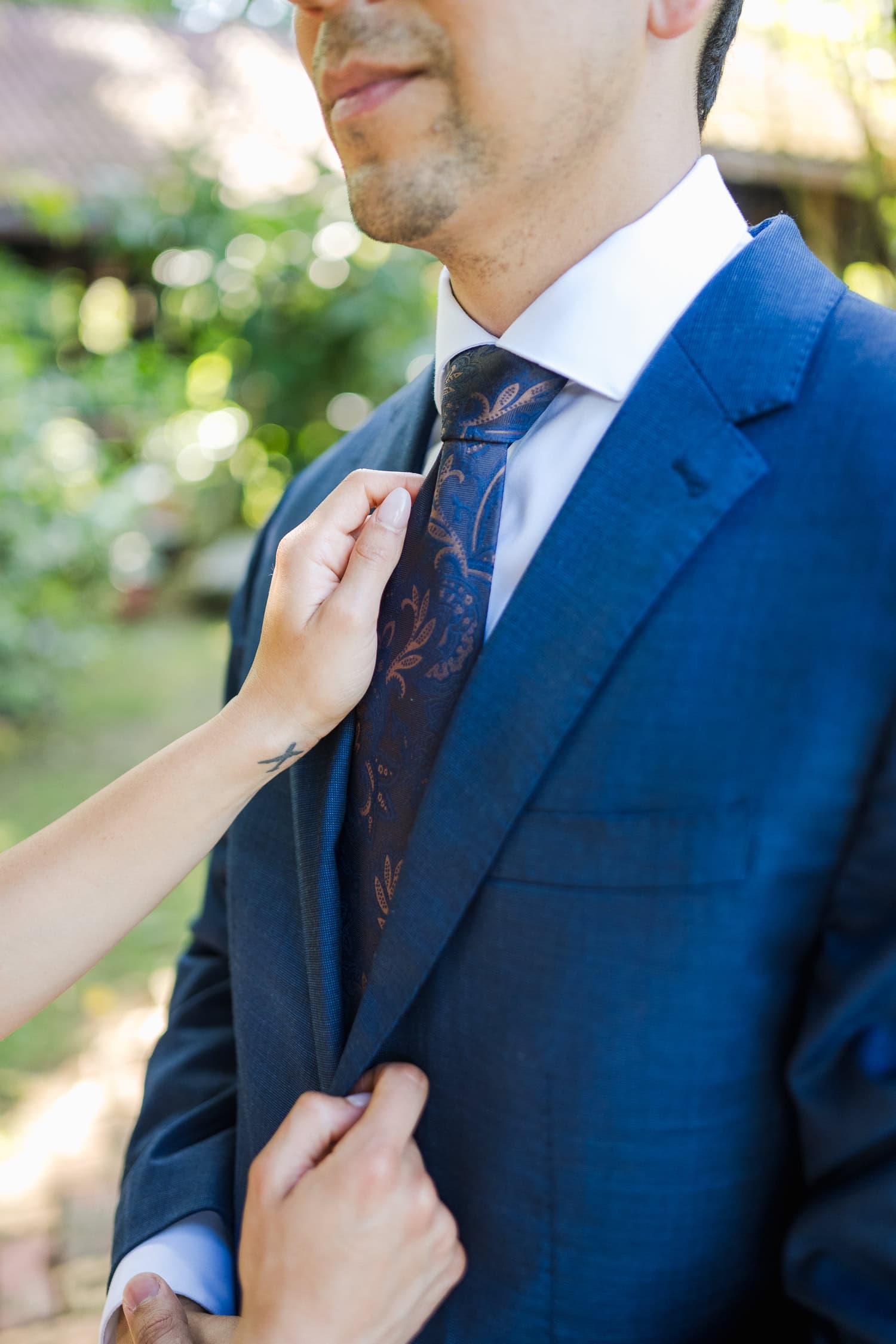 Newlywed photoshoot at Hacienda Siesta Alegre with lush gardens by Puerto Rico wedding photographer