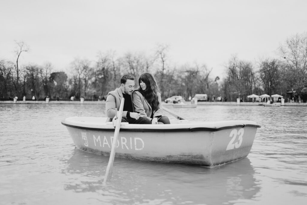 couples-photoshoot-parque-retiro-madrid-spain-boads-011