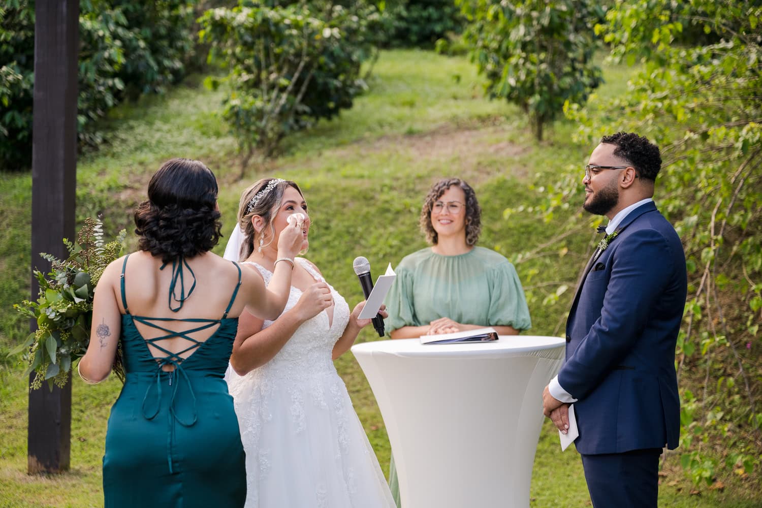 fotografia de bodas en Hacienda Munoz en San Lorenzo, Puerto Rico