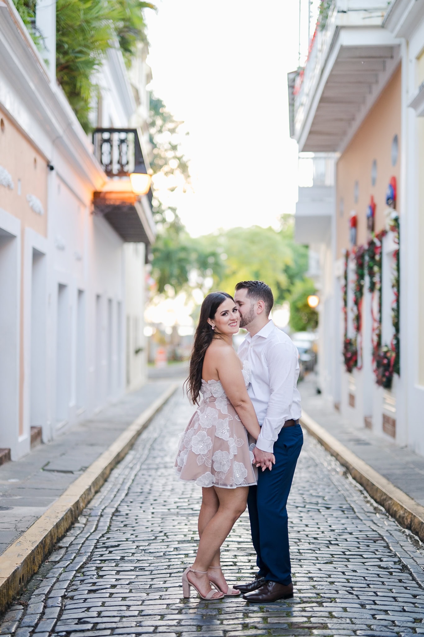 viejo-san-juan-sesion-love-story-engagement-session-old-san-juan-puerto-rico-17.jpg