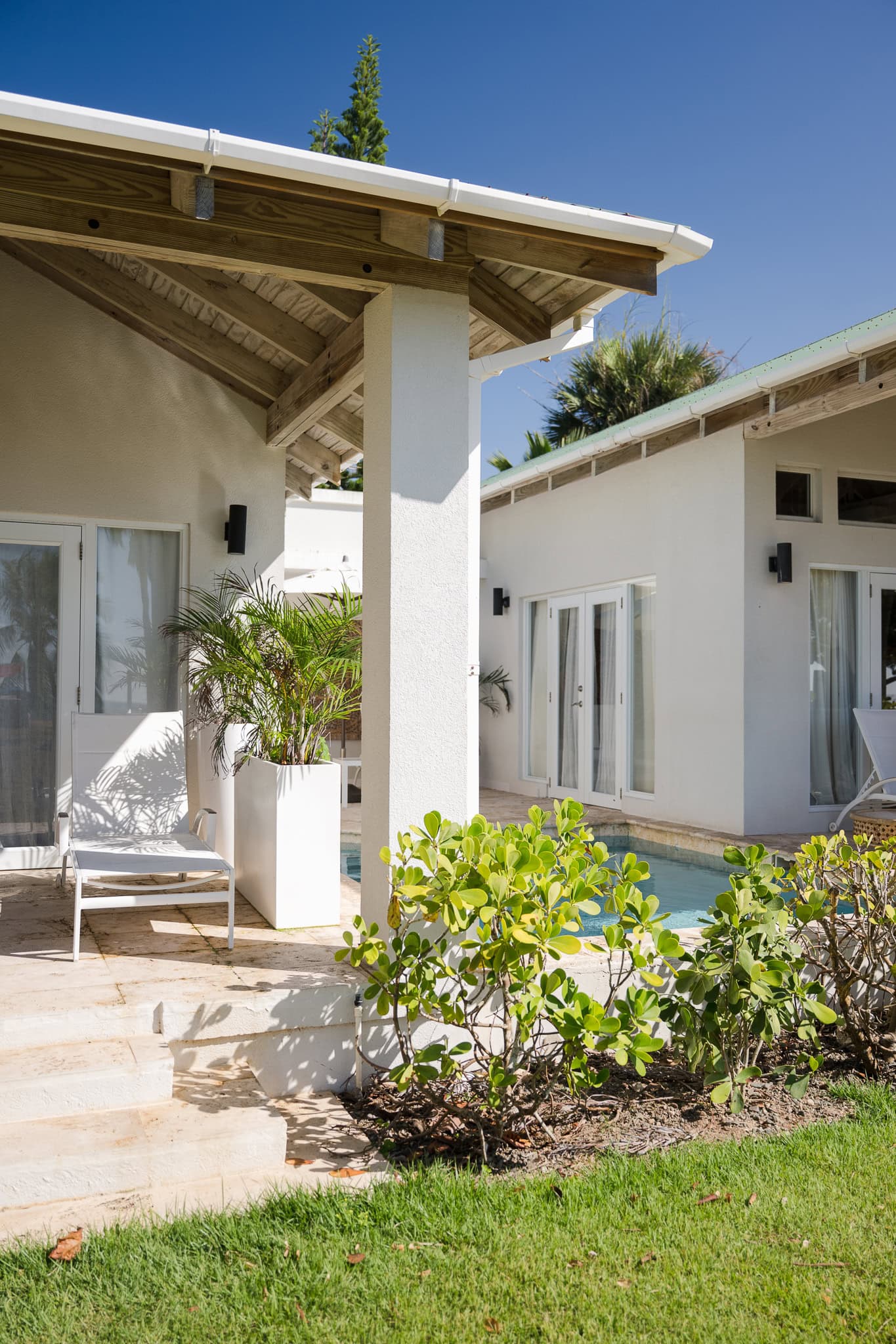 Villa Montana Beach Resort wedding ceremony by the gazebo in Puerto Rico