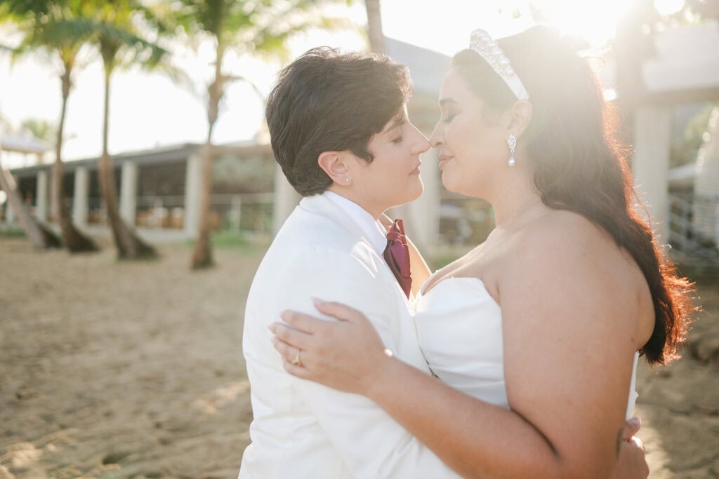 fotografia de bodas LGBT en Vivo Beach Club, Puerto Rico