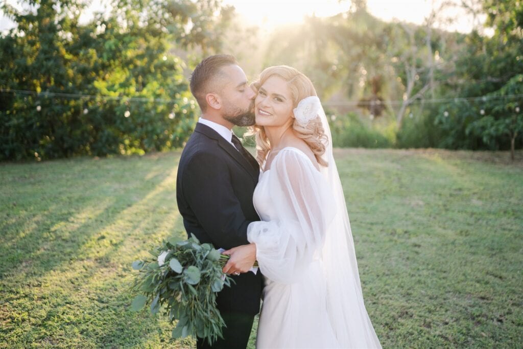 Ceremonia de boda íntima con vista a las montañas en Bayamón Puerto Rico