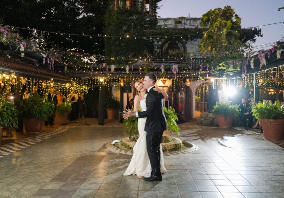 Bride and groom’s first dance at Hacienda Siesta Alegre courtyard