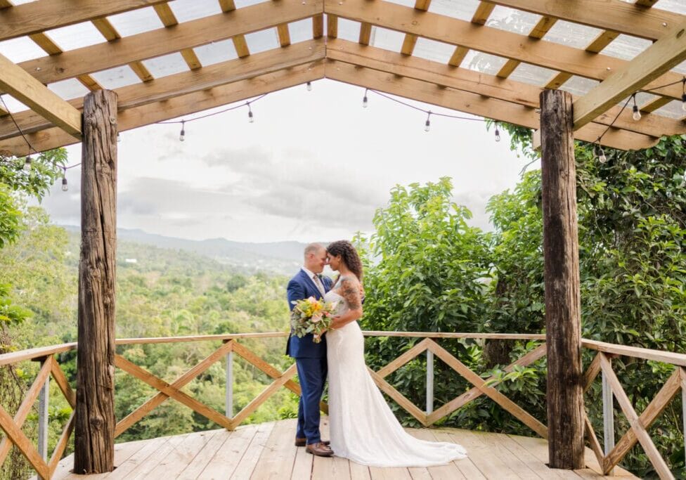 Planning to go down the aisle again? You might want to check out this vow renewal ceremony and celebration at Hacienda Siesta Alegre in Rio Grande, Puerto Rico