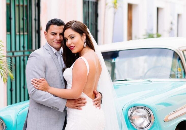 Newlywed vintage car photo by Puerto Rico wedding photographer Camille Fontanez